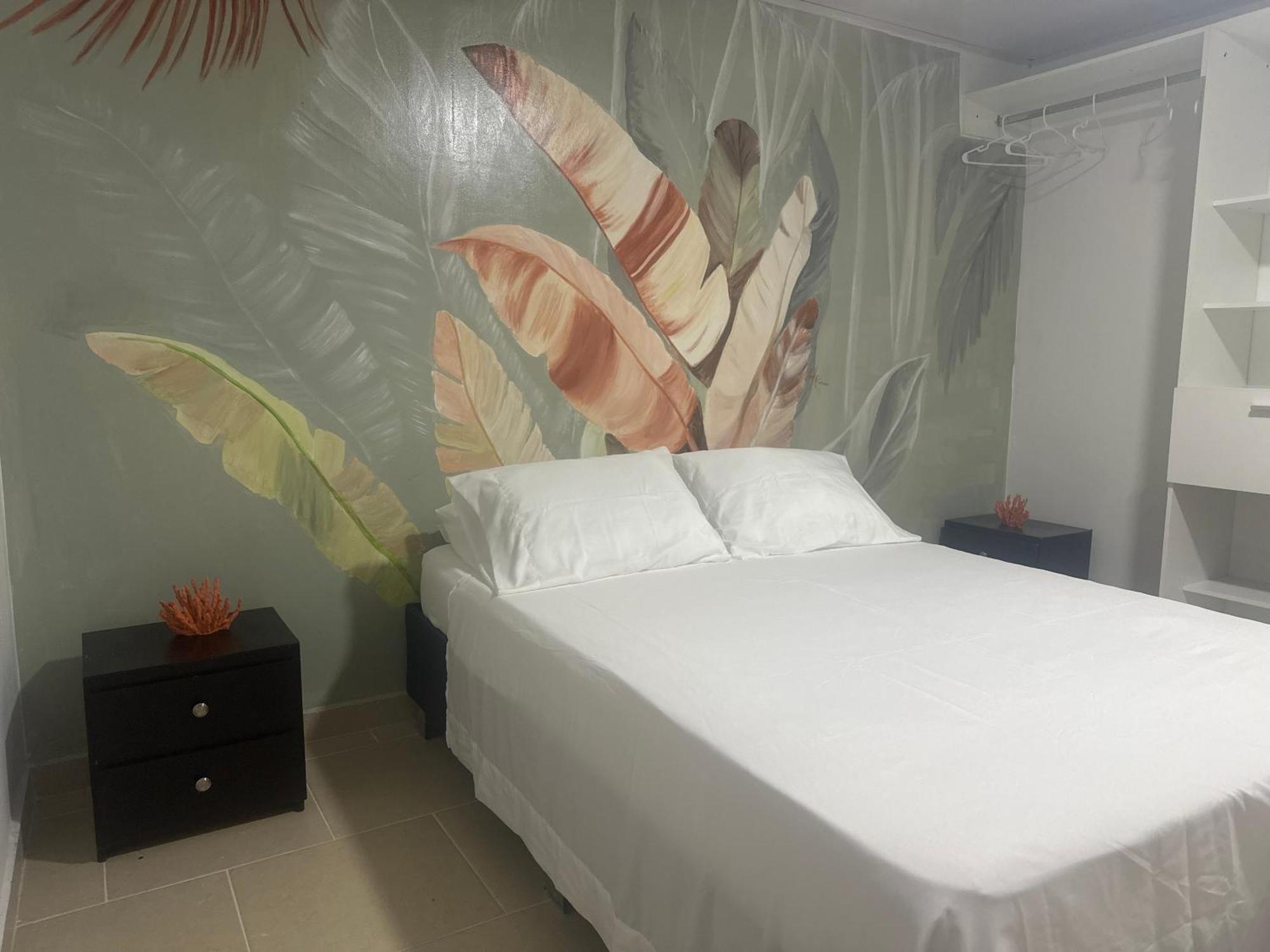 Leonor'S Guest House South West Bay Exterior foto