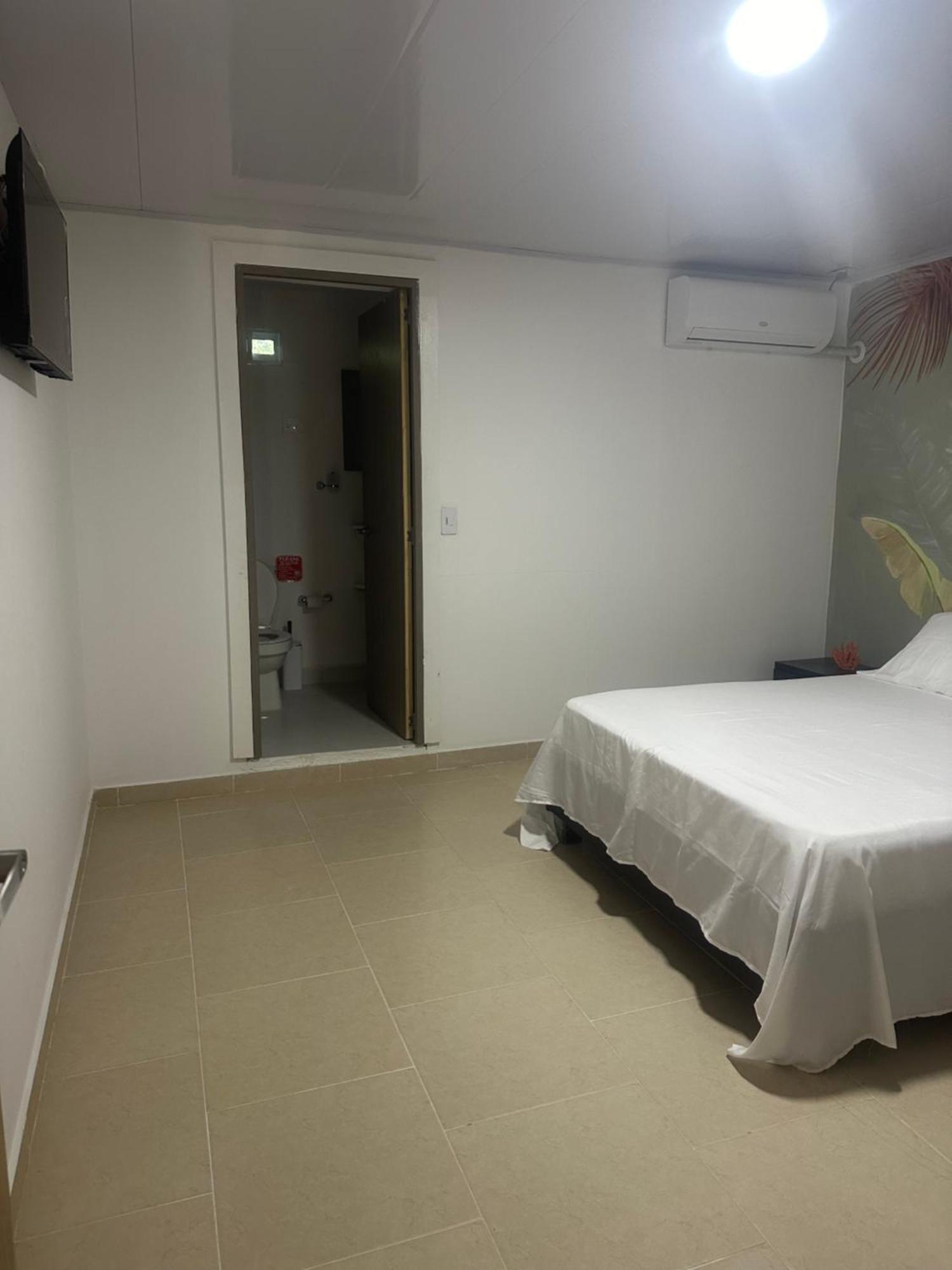 Leonor'S Guest House South West Bay Exterior foto
